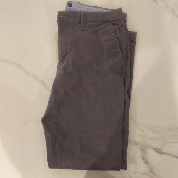 Tommy Hilfiger - Gray Chino Pants | Size 32/32 - Picture 1 of 5
